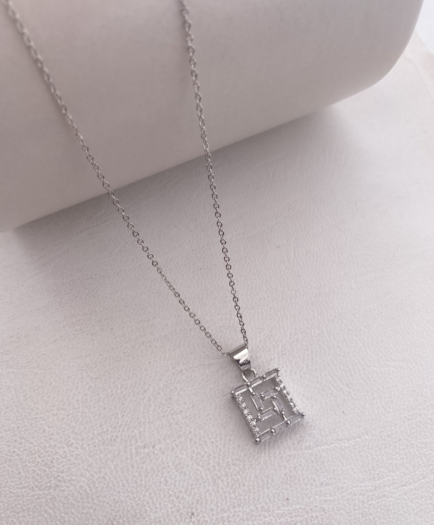 American Diamonds Diamond And Chowki Diamond All Plating Nice Chain Pendant (Necles) - Chain Pendal - Belleza Jewels