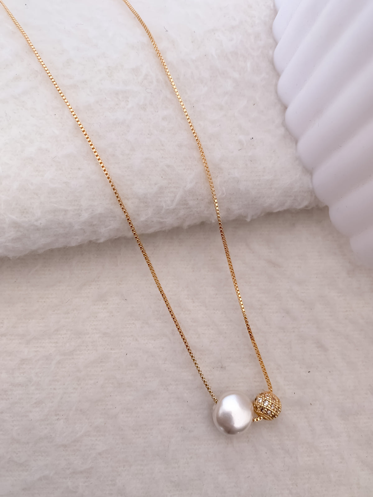 Rose Gold Pearl Accent Minimal Pendant Necklace - Fancy chain - Belleza Jewels