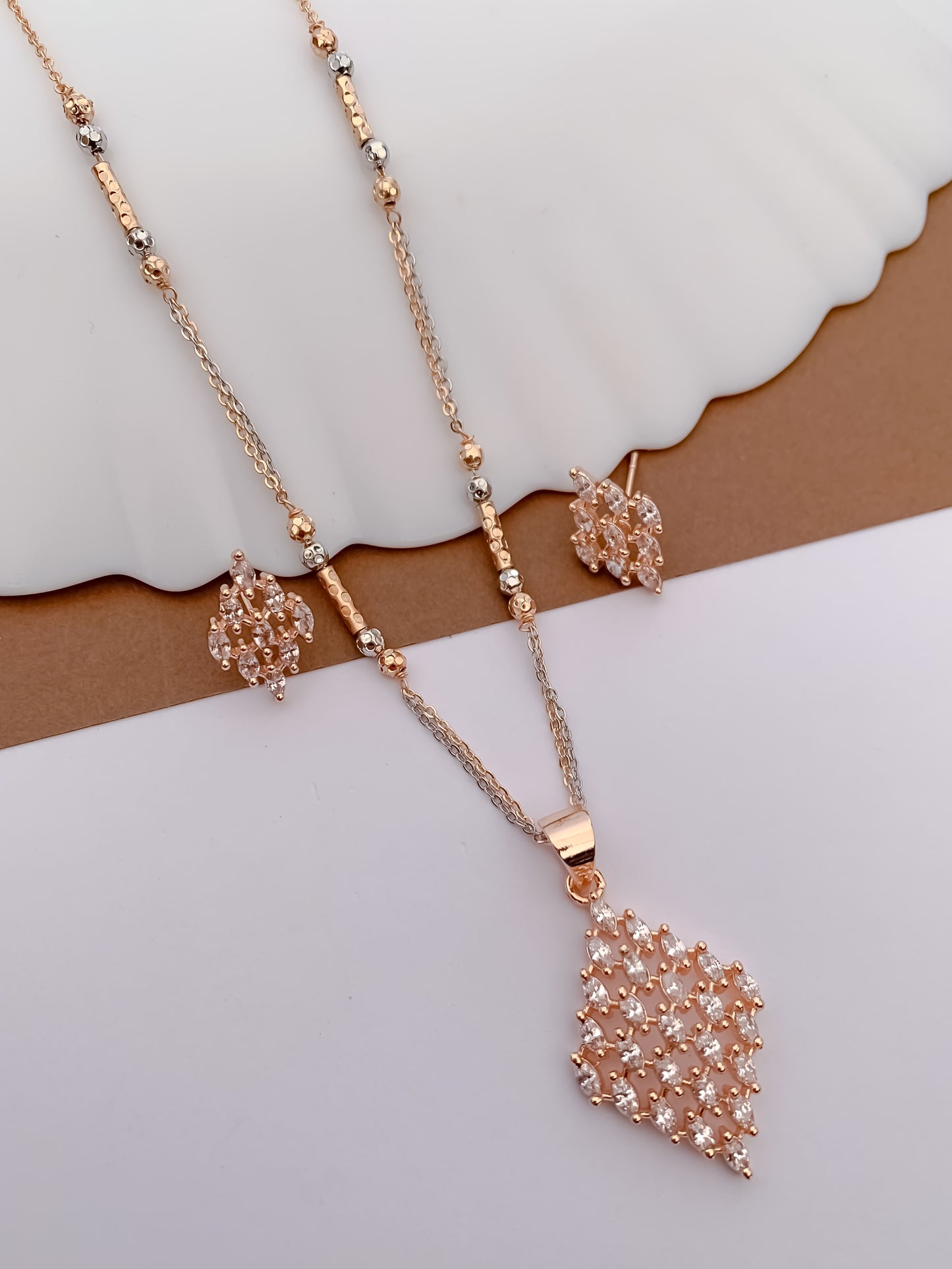 Diamond Pattern Rose Gold Pendant Set