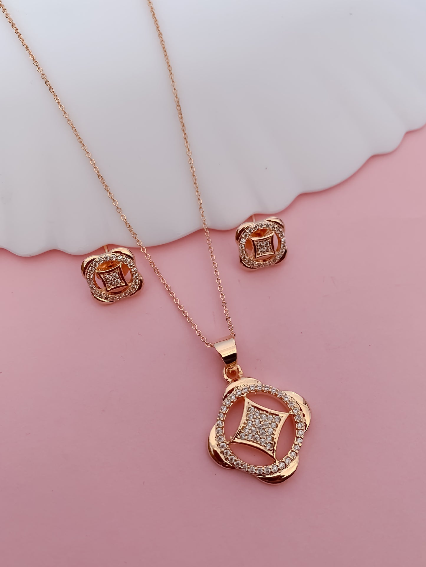 Rose Gold Clover Sparkle Pendant Set for Women