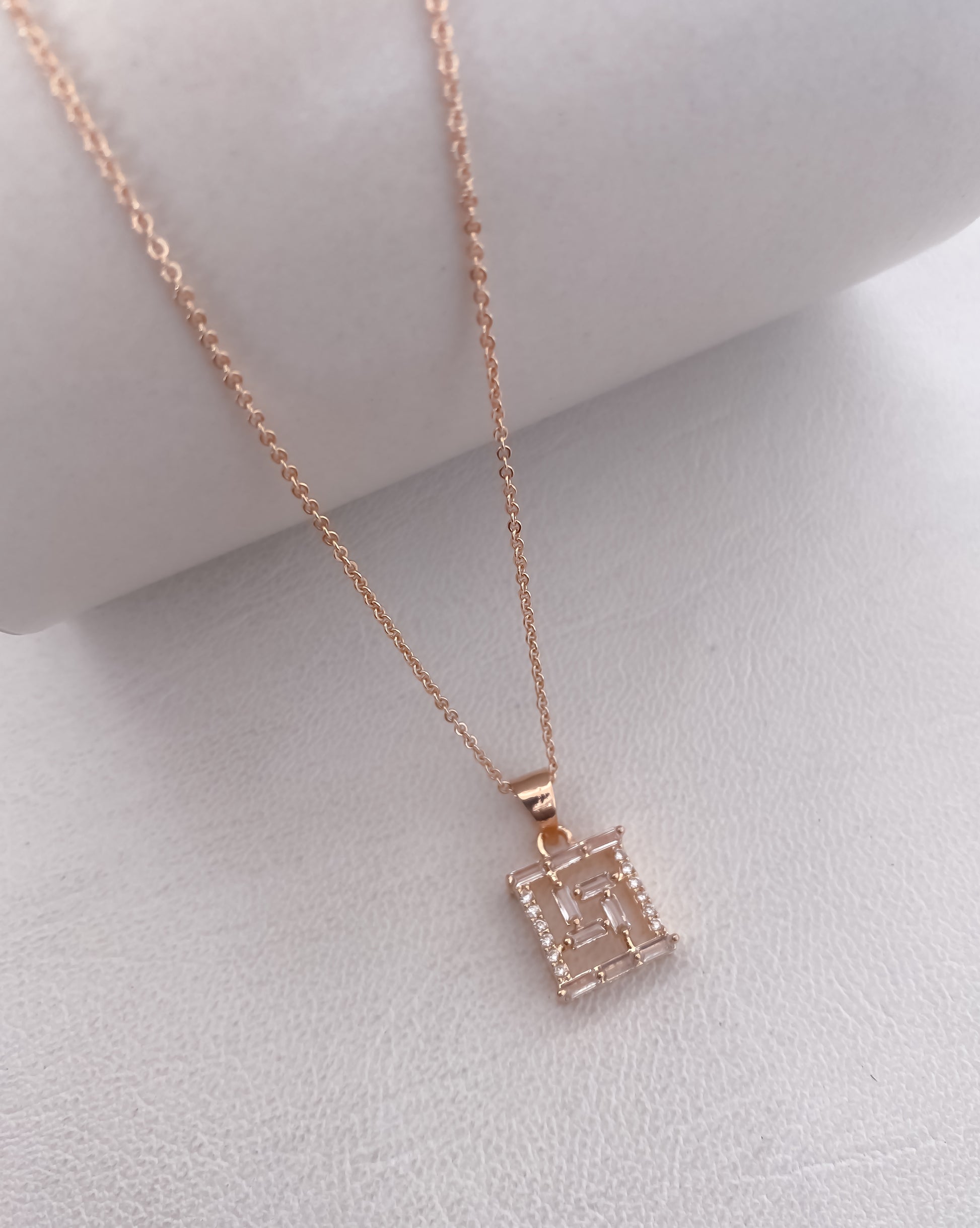 American Diamonds Diamond And Chowki Diamond All Plating Nice Chain Pendant (Necles) - Chain Pendal - Belleza Jewels
