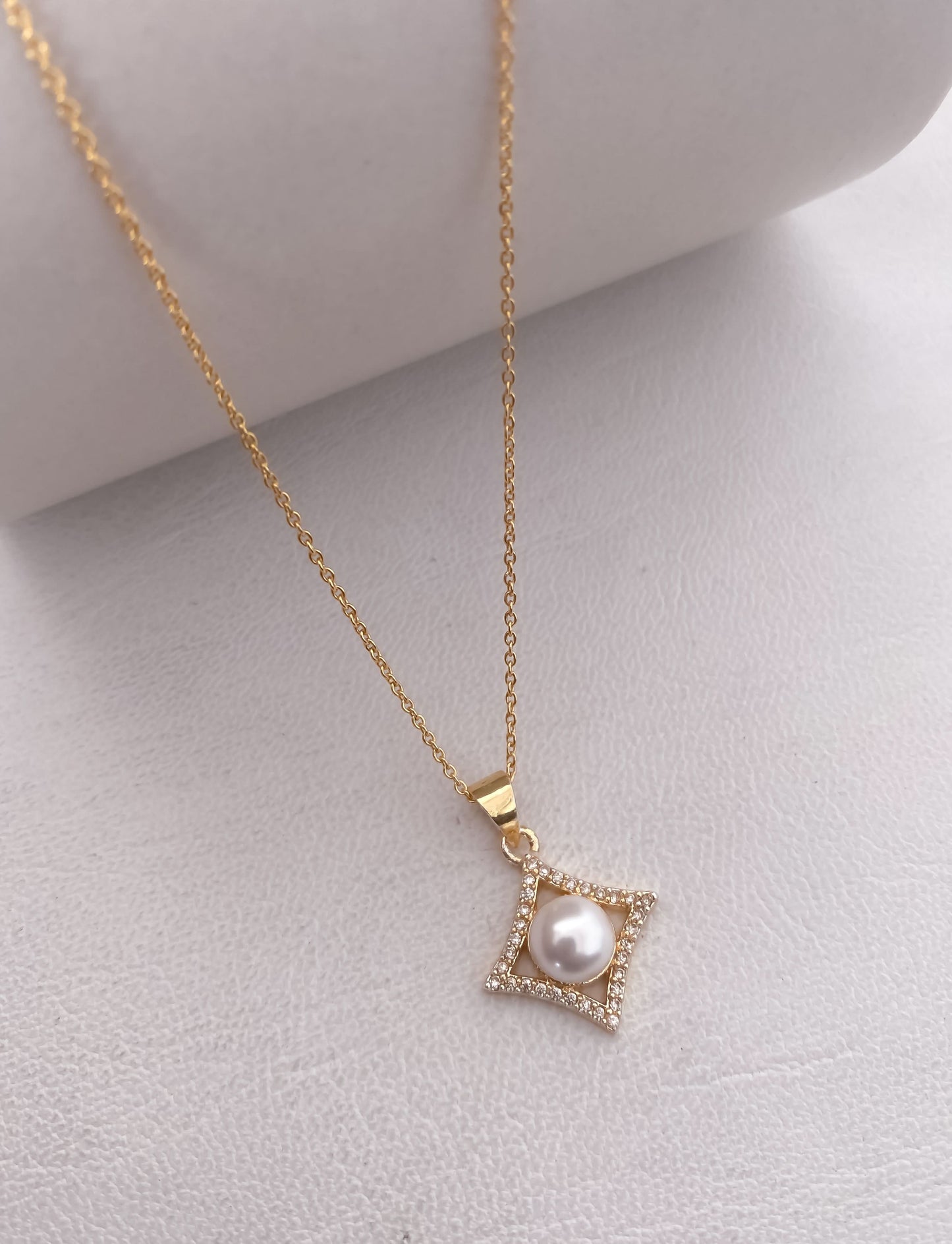 American Diamonds Diamond Real gold Delicate Design Rose Gold Silver and Gold Plated white Pearl Necklace - Chain Pendal - Belleza Jewels