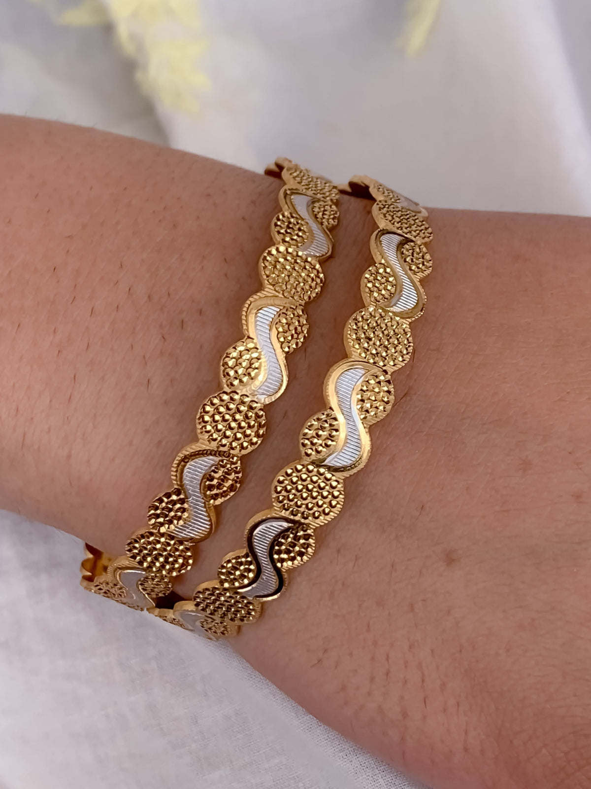 Neetu Bangles (Set of 2)