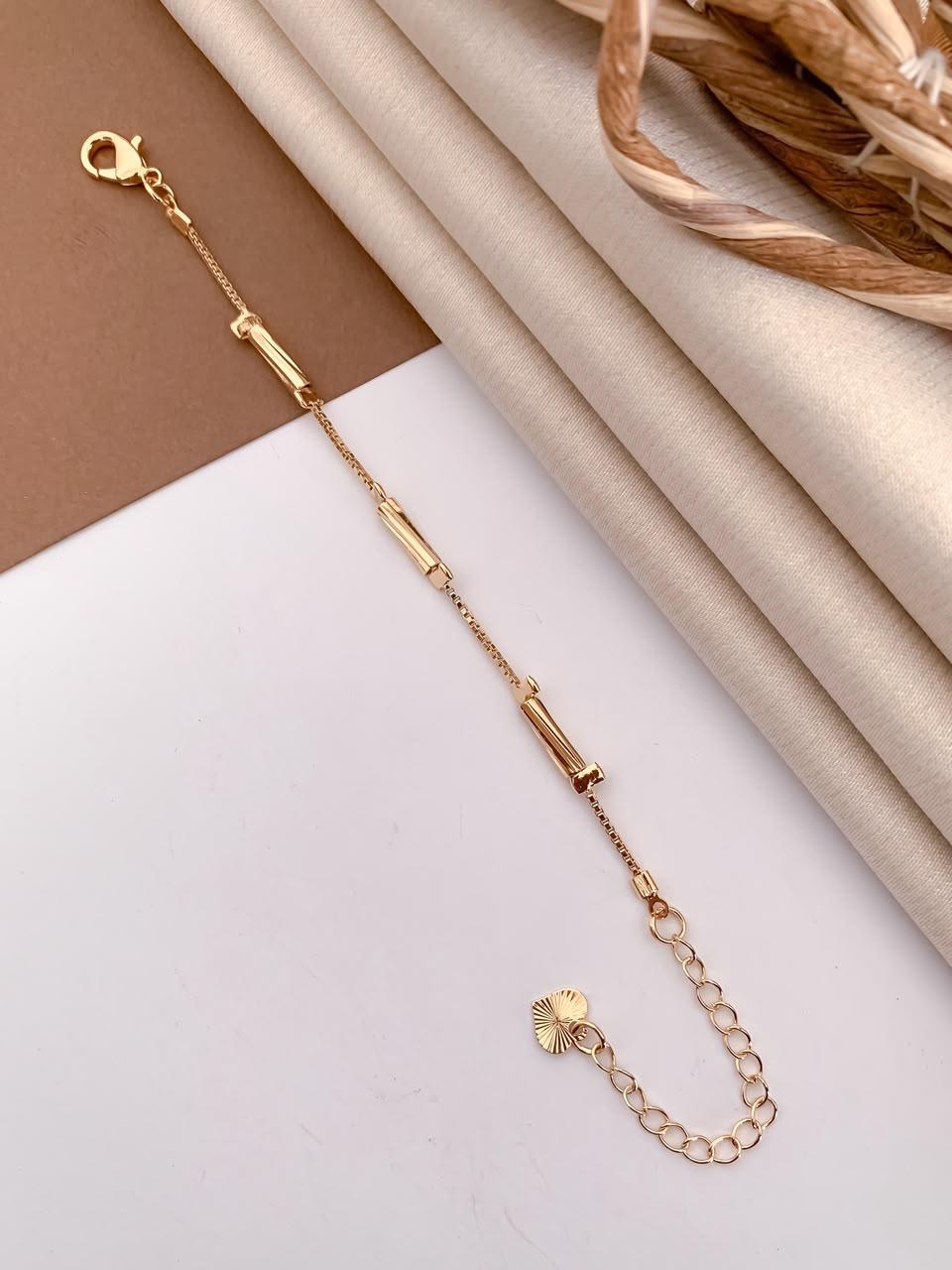 Minimal Gold-Tone Bar Link Bracelet