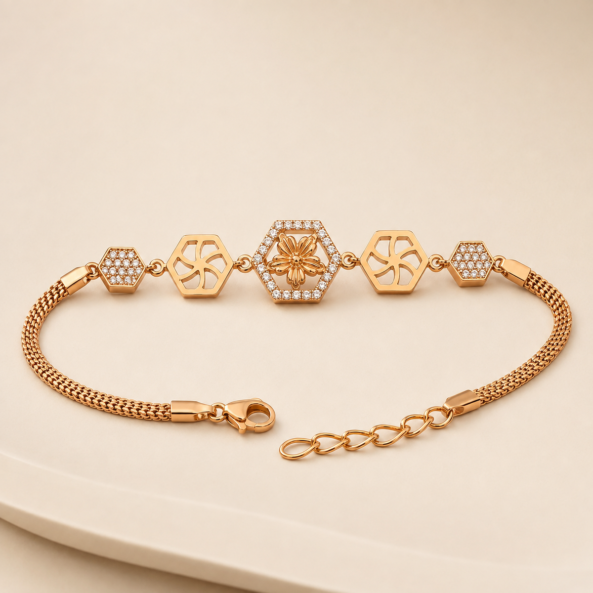 Adhira Bracelet clasp and adjustable extension chain detail