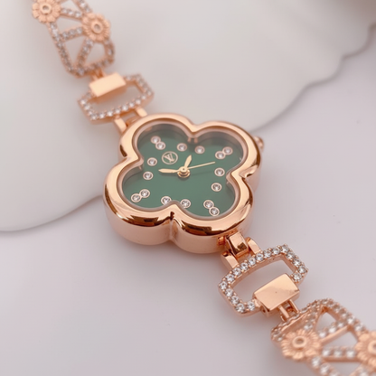 Macro Detail – Clover Dial